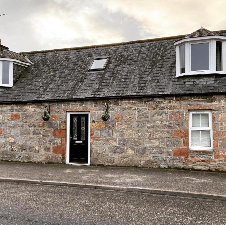 Islas Cottage, A Home In The Heart Of Speyside Dufftown Bagian luar foto