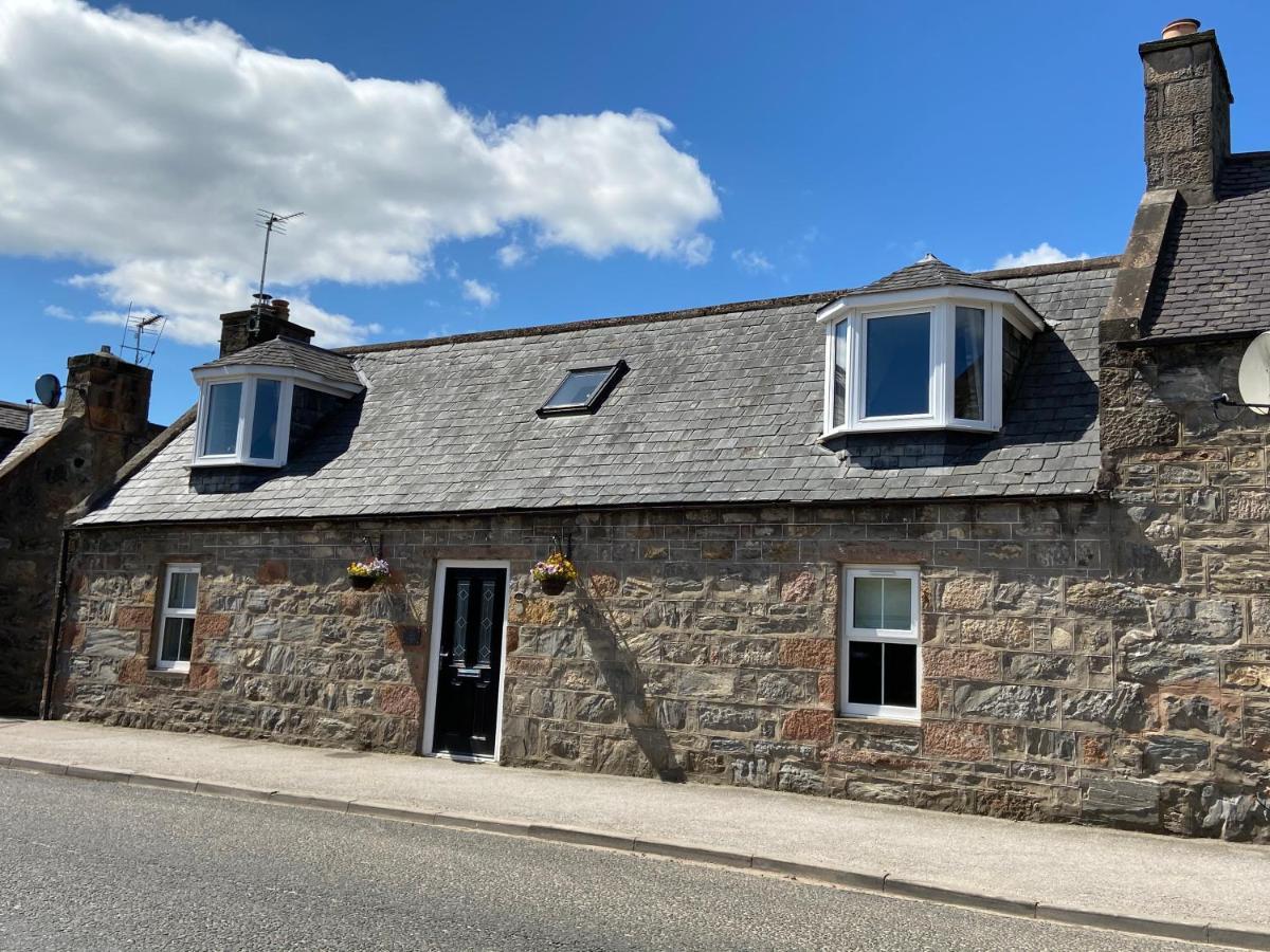 Islas Cottage, A Home In The Heart Of Speyside Dufftown Bagian luar foto